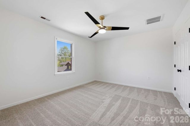 3811 Pinecrest Drive NE, Hickory, NC 28601