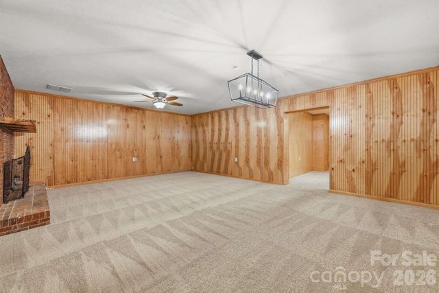 3811 Pinecrest Drive NE, Hickory, NC 28601