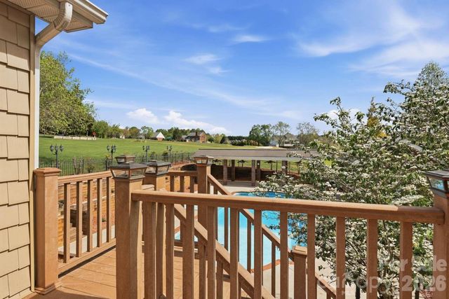 3811 Pinecrest Drive NE, Hickory, NC 28601