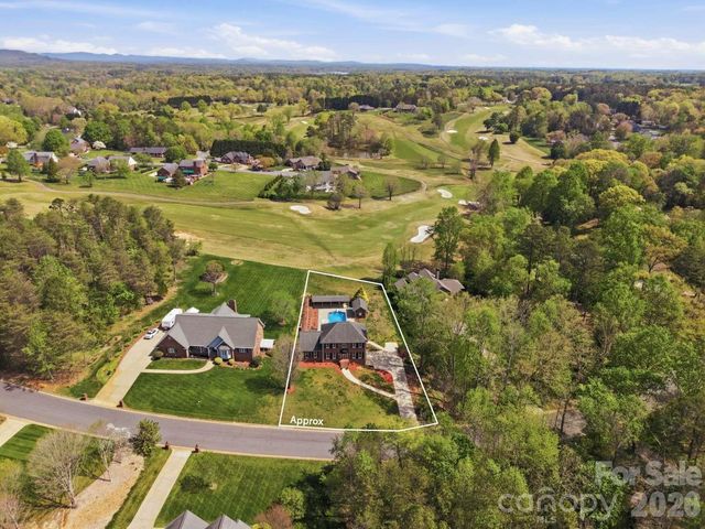 3811 Pinecrest Drive NE, Hickory, NC 28601
