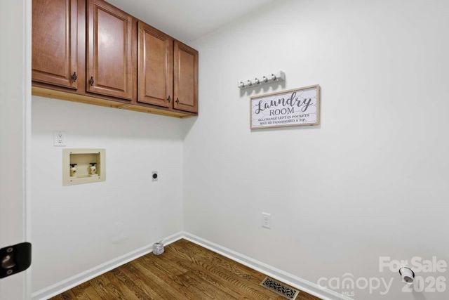 3811 Pinecrest Drive NE, Hickory, NC 28601