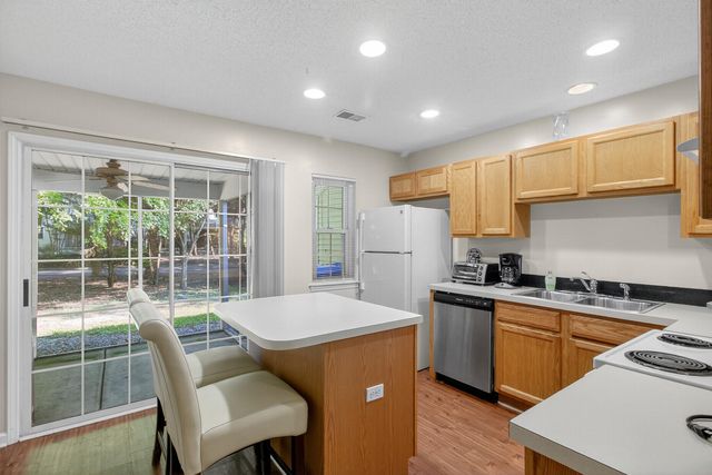 8058 Shadow Oak Drive, North Charleston, SC 29406