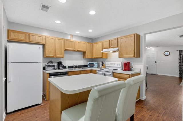 8058 Shadow Oak Drive, North Charleston, SC 29406