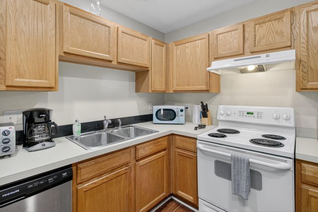 8058 Shadow Oak Drive, North Charleston, SC 29406