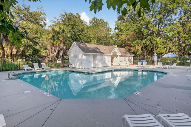 8058 Shadow Oak Drive, North Charleston, SC 29406