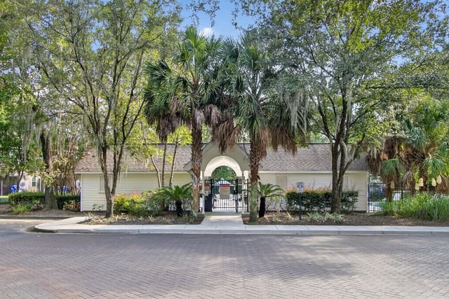 8058 Shadow Oak Drive, North Charleston, SC 29406