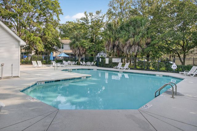 8058 Shadow Oak Drive, North Charleston, SC 29406