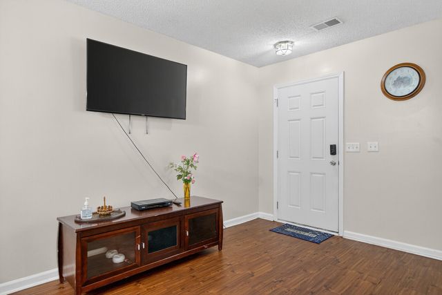 8058 Shadow Oak Drive, North Charleston, SC 29406