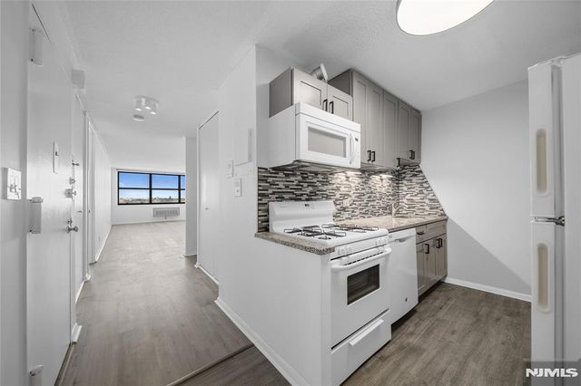 7000 Boulevard East 41L, Guttenberg, NJ 07093