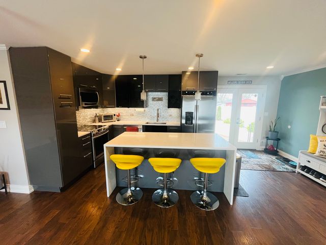 621 Hayward Avenue, Streamwood, IL 60107