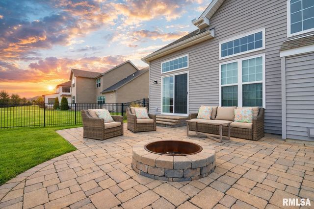 11216 N Blackstone Court, Dunlap, IL 61525