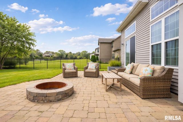 11216 N Blackstone Court, Dunlap, IL 61525