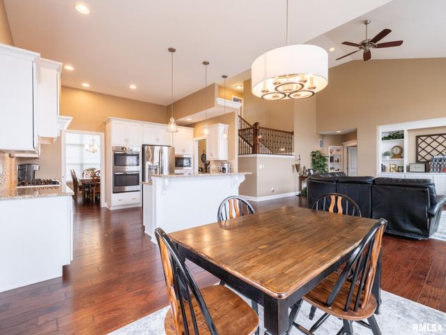 11216 N Blackstone Court, Dunlap, IL 61525