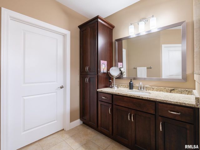 11216 N Blackstone Court, Dunlap, IL 61525