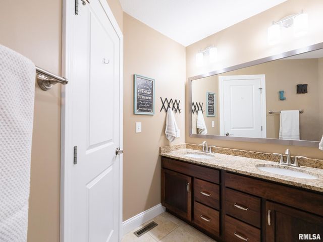 11216 N Blackstone Court, Dunlap, IL 61525