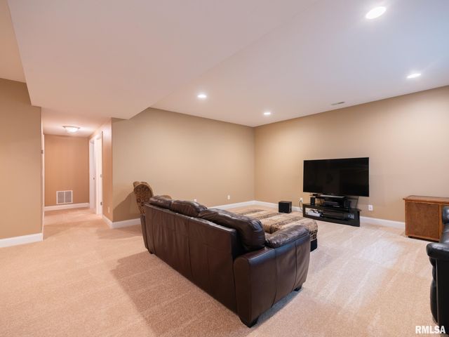 11216 N Blackstone Court, Dunlap, IL 61525