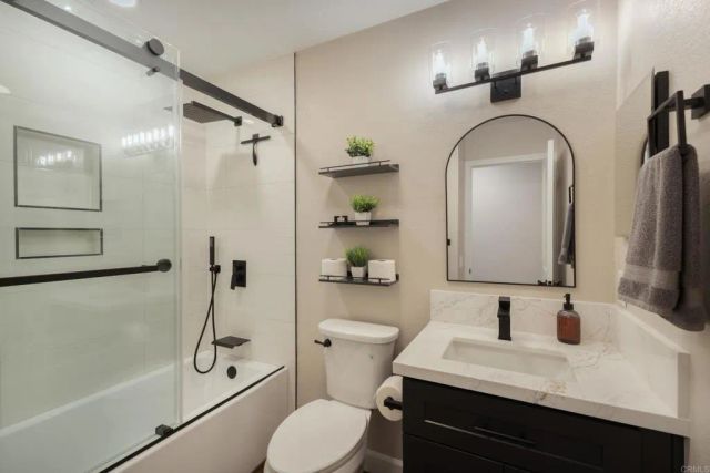 2238 Hilton Head, Escondido, CA 92026