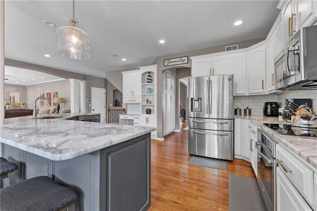 1441 NE Daltons Ridge Drive, Lee's Summit, MO 64064