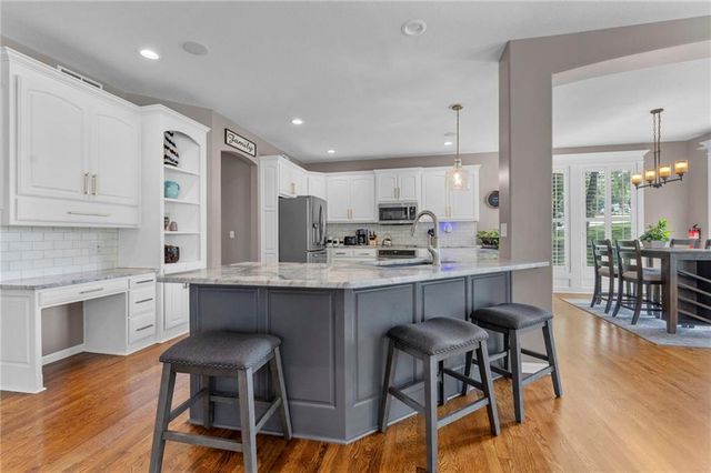 1441 NE Daltons Ridge Drive, Lee's Summit, MO 64064