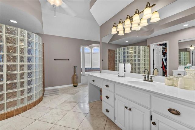 1441 NE Daltons Ridge Drive, Lee's Summit, MO 64064