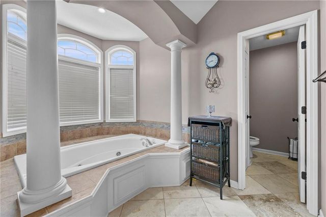 1441 NE Daltons Ridge Drive, Lee's Summit, MO 64064