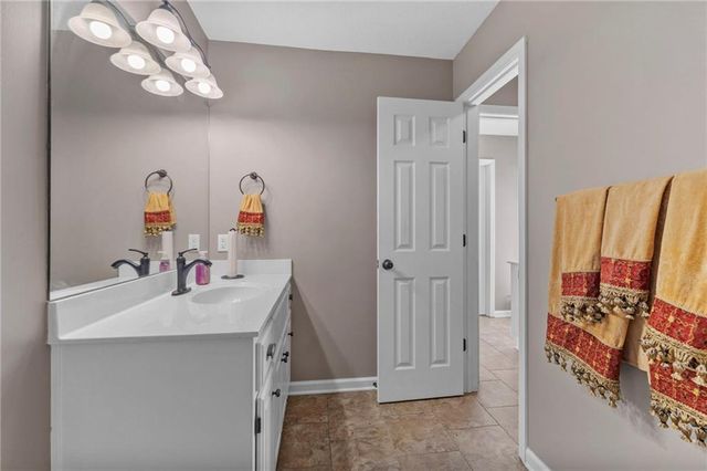 1441 NE Daltons Ridge Drive, Lee's Summit, MO 64064