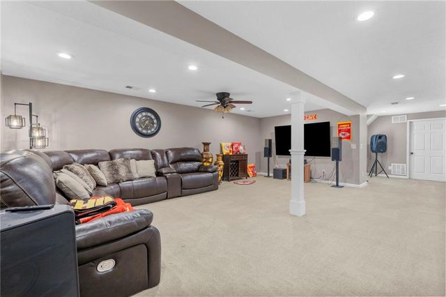1441 NE Daltons Ridge Drive, Lee's Summit, MO 64064