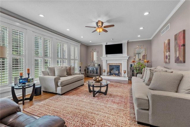 1441 NE Daltons Ridge Drive, Lee's Summit, MO 64064