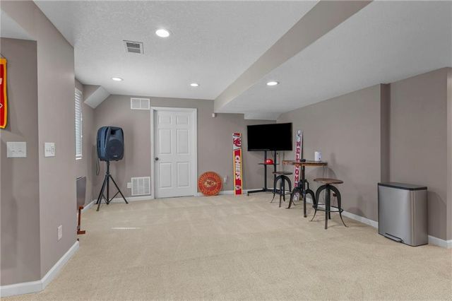 1441 NE Daltons Ridge Drive, Lee's Summit, MO 64064