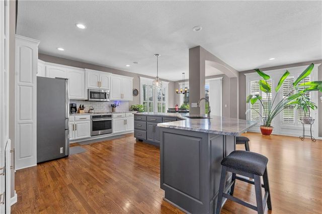 1441 NE Daltons Ridge Drive, Lee's Summit, MO 64064