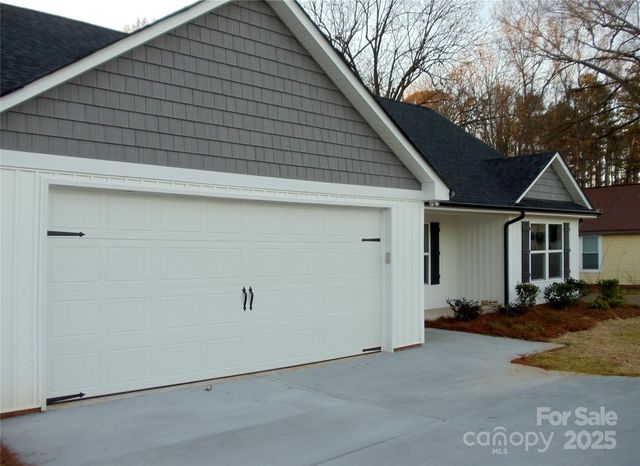 559 Shearers Road, Mooresville, NC 28115