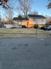 5 Talbot Drive, Westbury, NY 11590