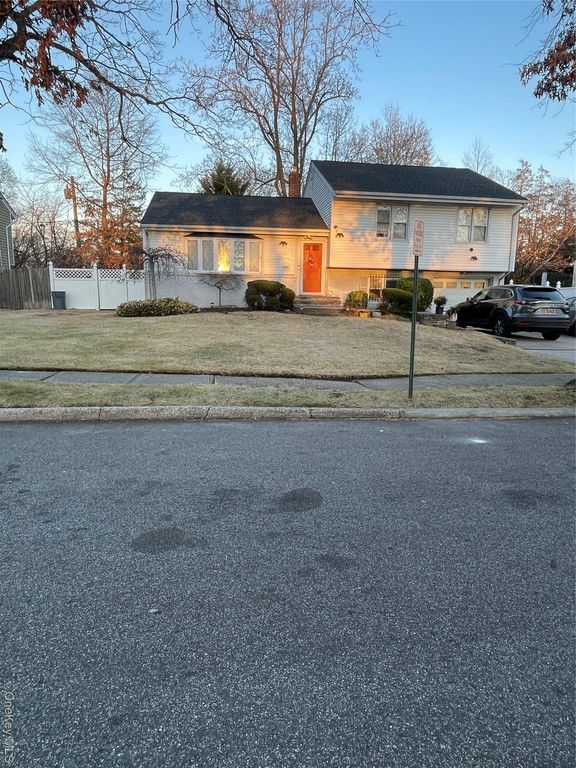 5 Talbot Drive, Westbury, NY 11590