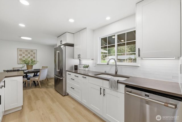 16111 NE 100th Street, Redmond, WA 98052