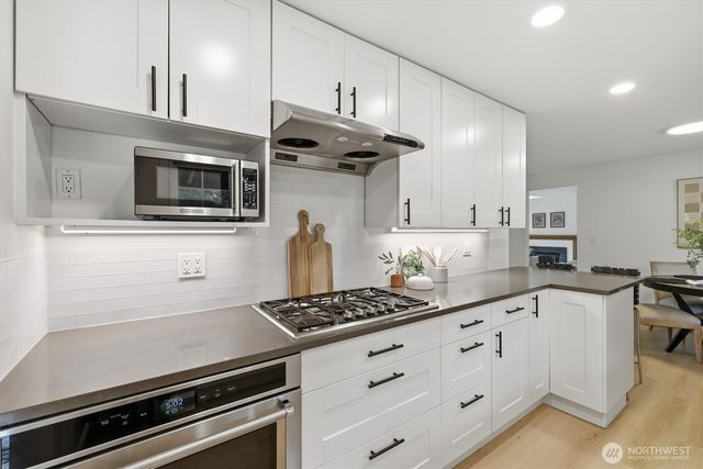16111 NE 100th Street, Redmond, WA 98052