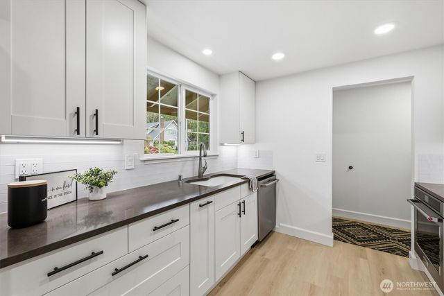 16111 NE 100th Street, Redmond, WA 98052