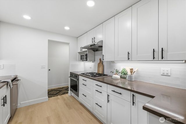 16111 NE 100th Street, Redmond, WA 98052