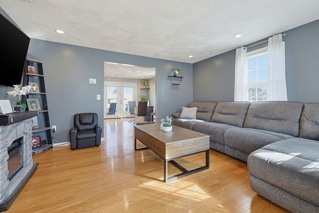 10 Bryan Dr, Taunton, MA 02780