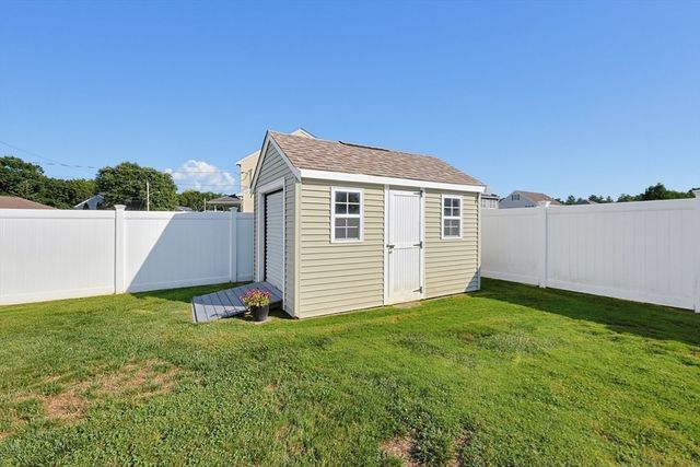 10 Bryan Dr, Taunton, MA 02780