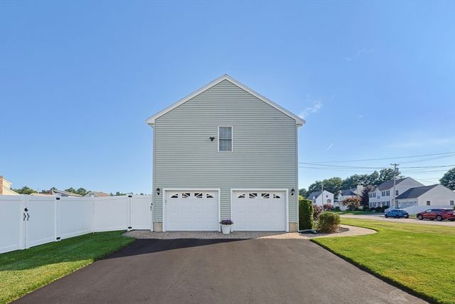 10 Bryan Dr, Taunton, MA 02780