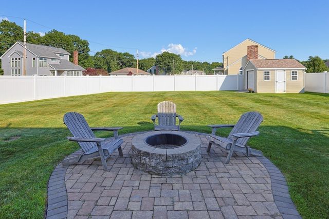10 Bryan Dr, Taunton, MA 02780