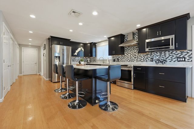 10 Bryan Dr, Taunton, MA 02780