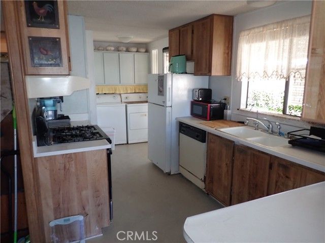 1300 W Menlo, Hemet, CA 92543