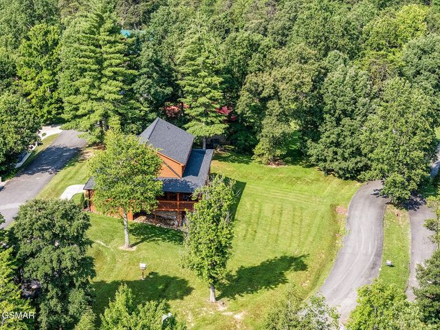 2028 Piney Overlook Lane, Sevierville, TN 37862