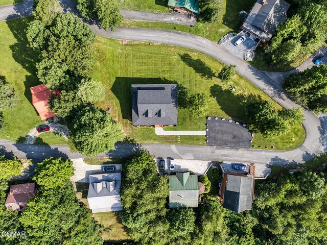 2028 Piney Overlook Lane, Sevierville, TN 37862