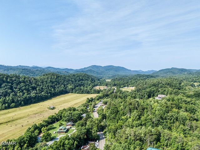 2028 Piney Overlook Lane, Sevierville, TN 37862
