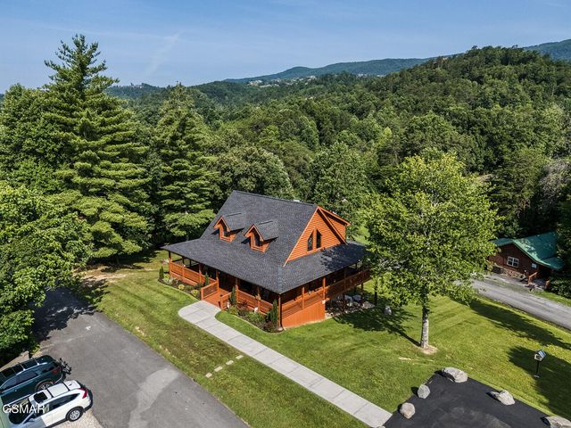 2028 Piney Overlook Lane, Sevierville, TN 37862