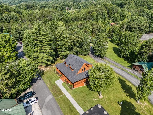 2028 Piney Overlook Lane, Sevierville, TN 37862