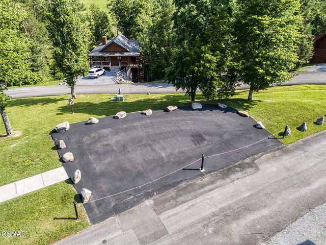 2028 Piney Overlook Lane, Sevierville, TN 37862