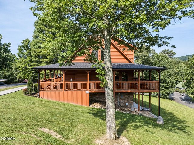 2028 Piney Overlook Lane, Sevierville, TN 37862